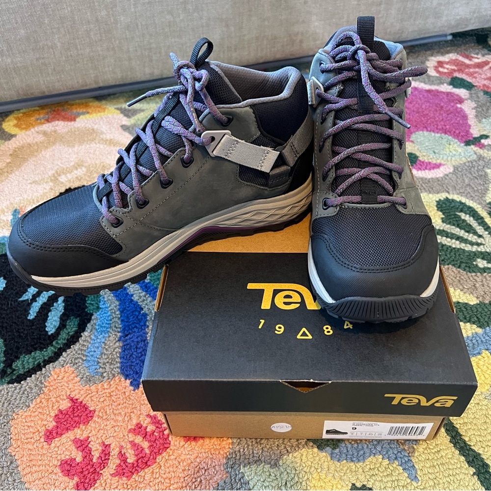 Teva Women’s Grandview GTX Hiking Boot. Dark Shadow Grey. Size 9- NWT / NIB